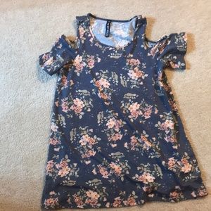 Patterned open sleeve top!!